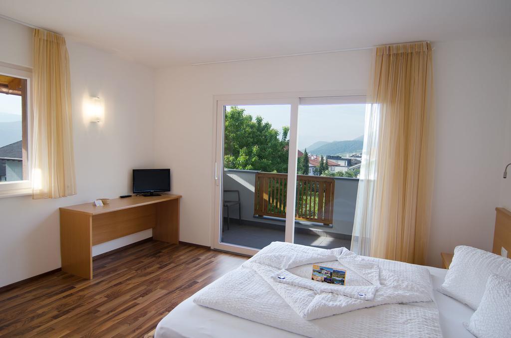 Garni Hotel Peterlinhof 칼다로 객실 사진