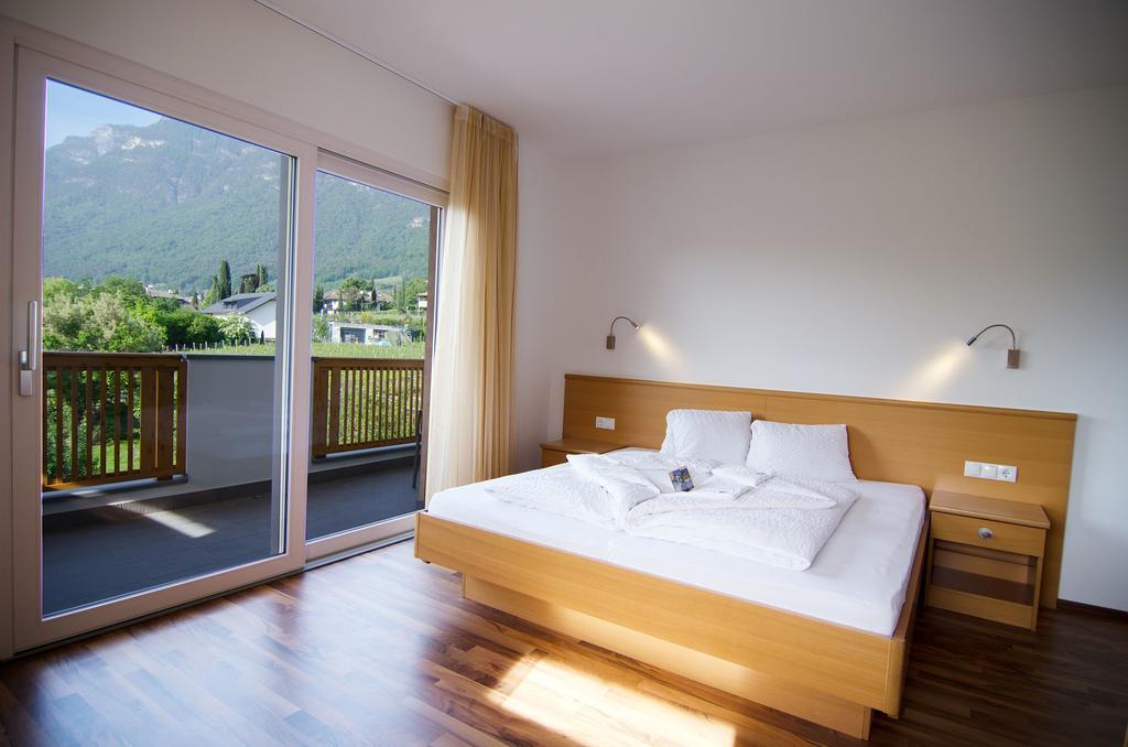 Garni Hotel Peterlinhof 칼다로 객실 사진