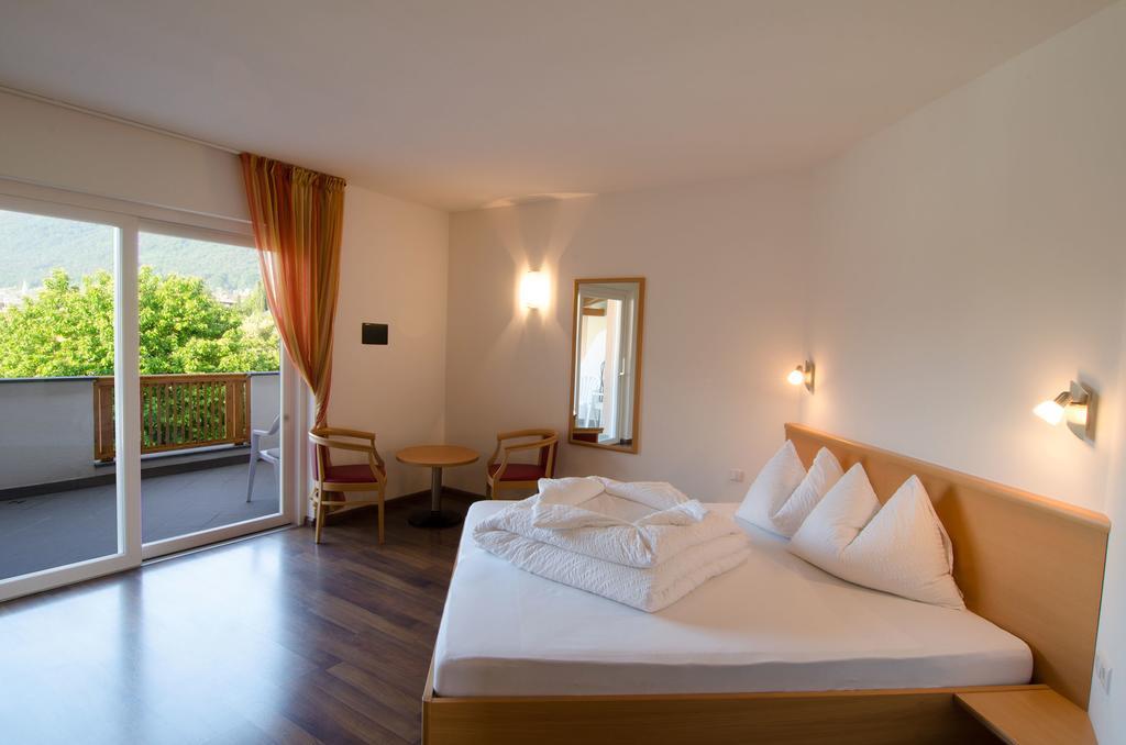 Garni Hotel Peterlinhof 칼다로 객실 사진
