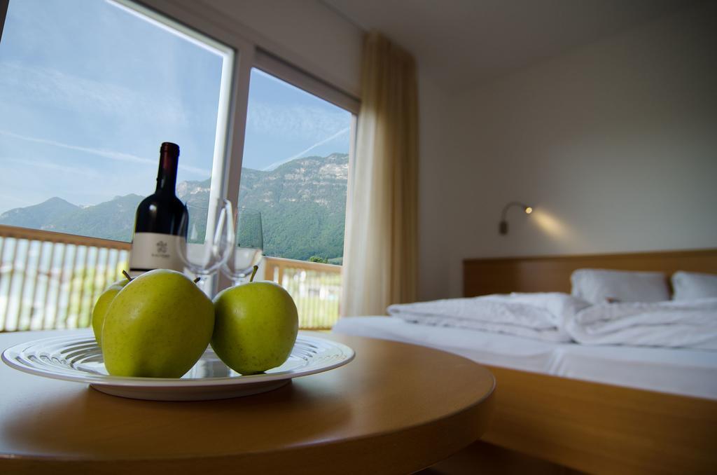 Garni Hotel Peterlinhof 칼다로 객실 사진
