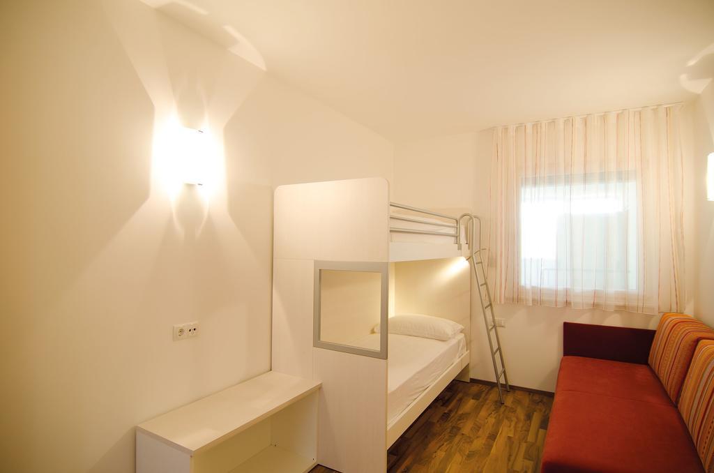 Garni Hotel Peterlinhof 칼다로 객실 사진
