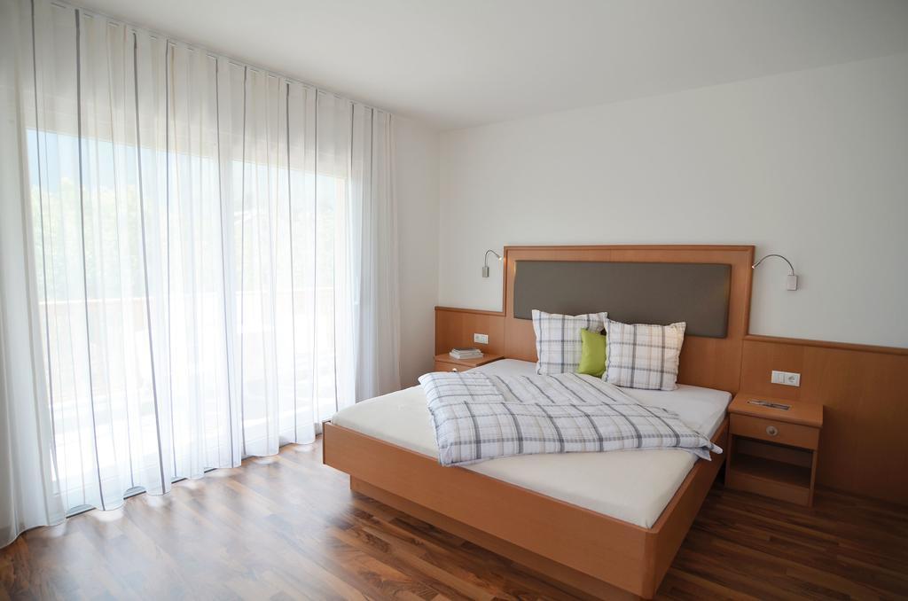 Garni Hotel Peterlinhof 칼다로 객실 사진