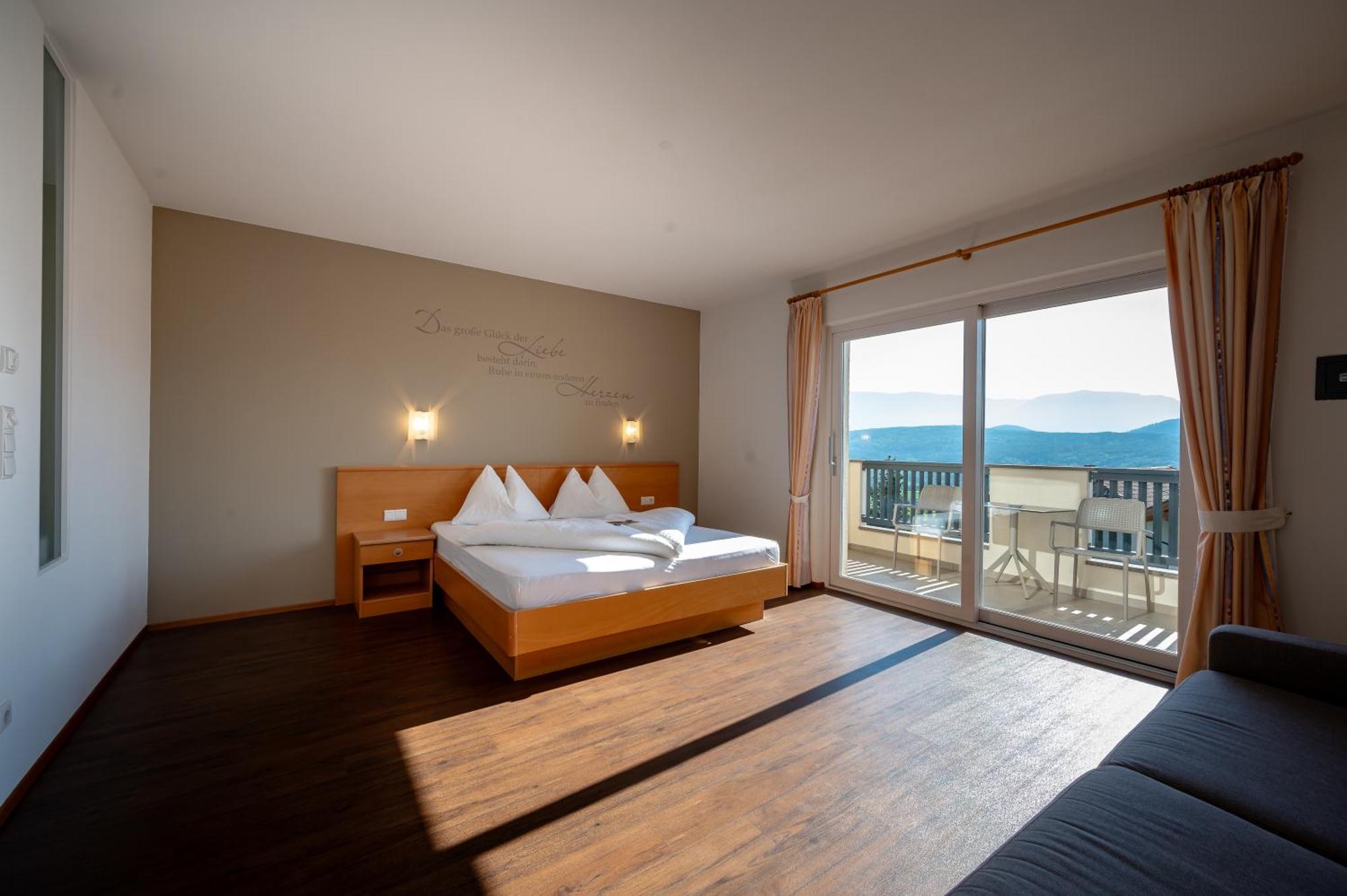 Garni Hotel Peterlinhof 칼다로 외부 사진