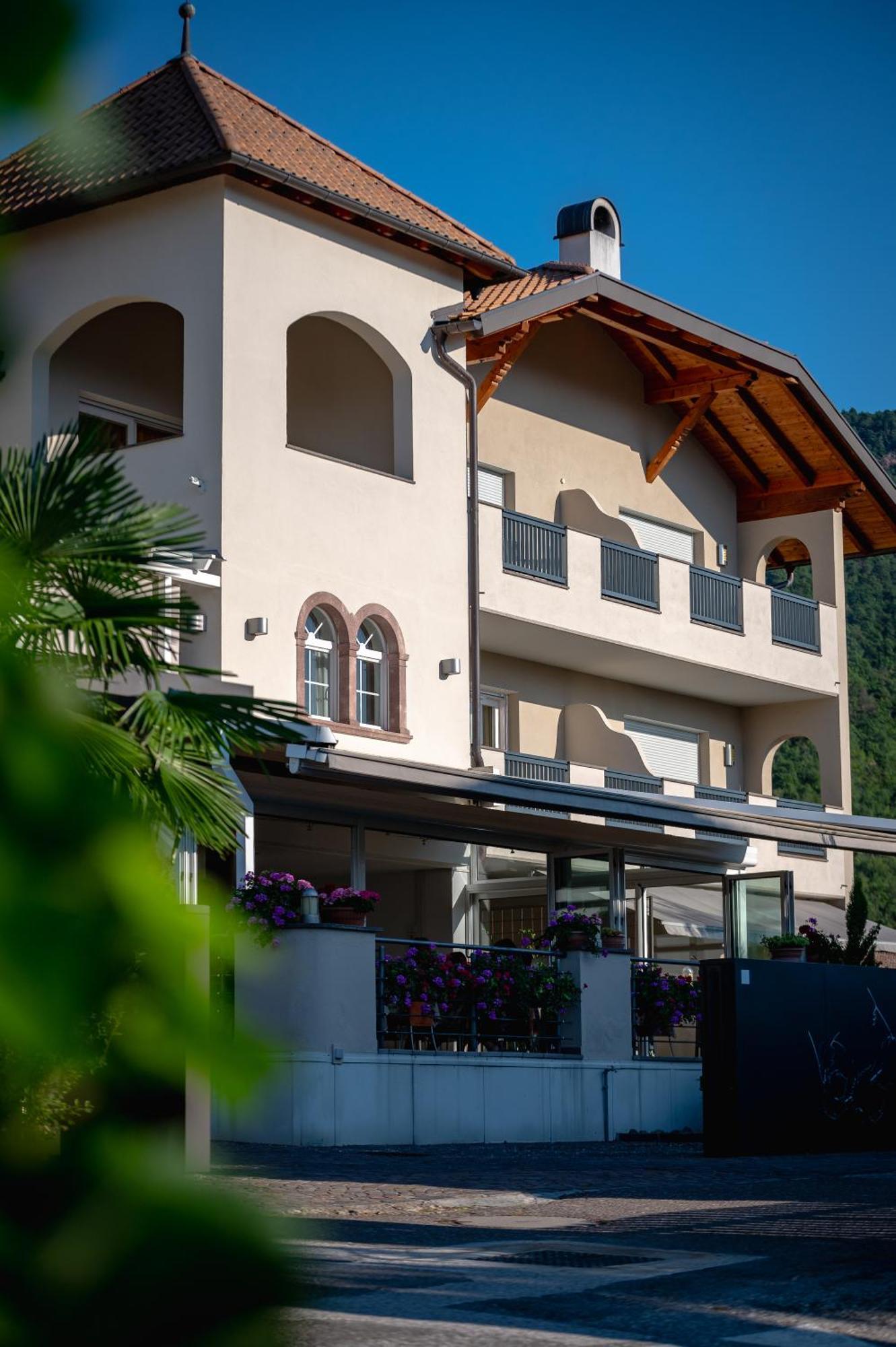 Garni Hotel Peterlinhof 칼다로 외부 사진